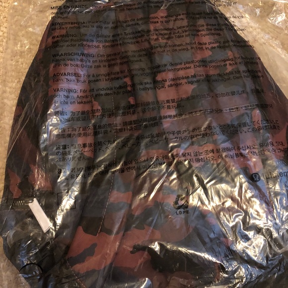New Lululemon camouflage backpack - Picture 3 of 3